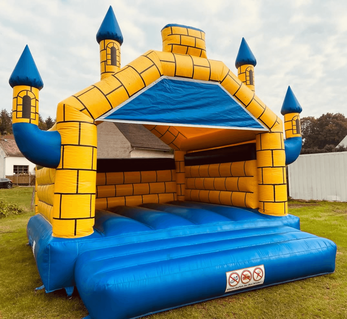 Ritterburg Hüpfburg mieten für Kindergeburtstag und Mittelalter-Fest – Zeitz